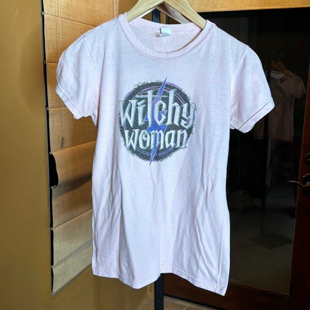 Tultex Witchy Woman The Eagles Lightening Light Pink Tee Size Medium Juniors